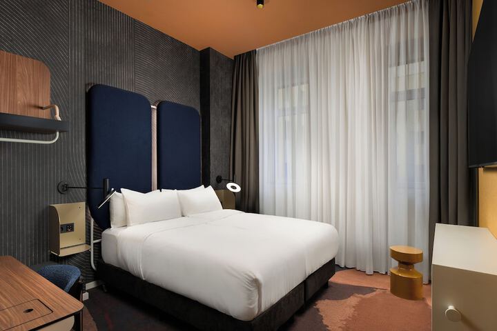 Room 7 of 170