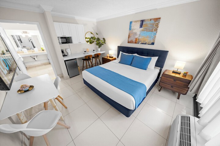 1 Queen Bed (17 of 29)