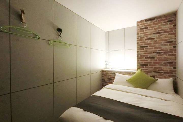 Room 12 of 48