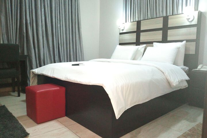Room 4 of 28