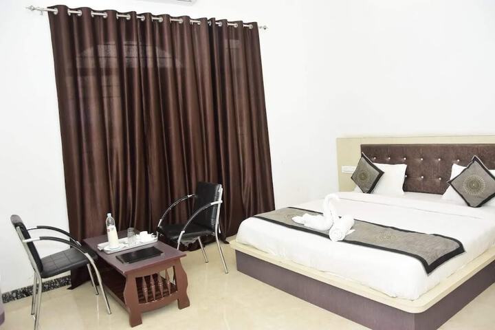 Room 7 of 13