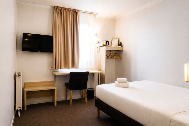 Room 28 of 62