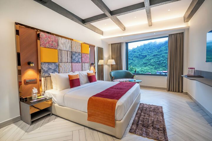 Room 12 of 90