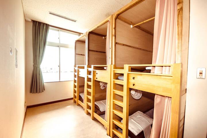 Room 3 of 40