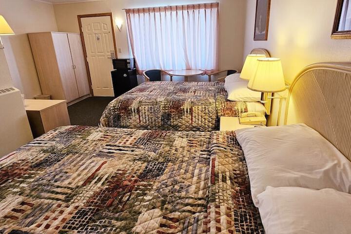 Gray Wolf Lodge Manistique | Bookonline.com