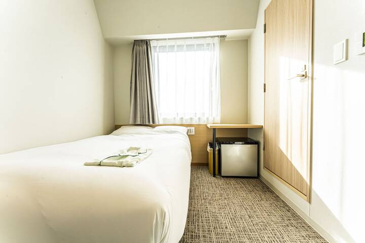 Room 11 of 42