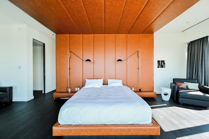 Room 46 of 484