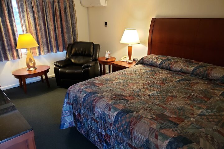 Room 3 of 37