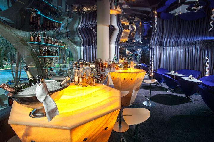 Lounge 39 of 46