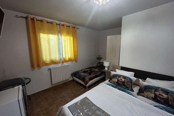 Room 10 of 43