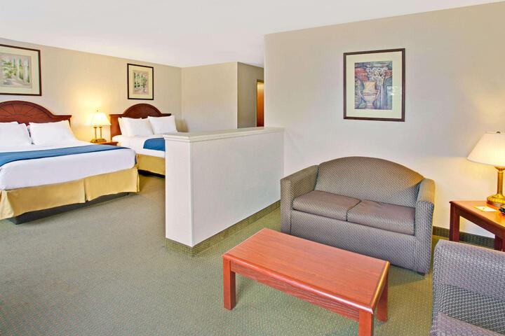 1 King Bed (5 of 11)