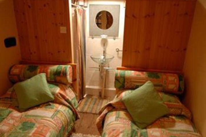 Room 10 of 26