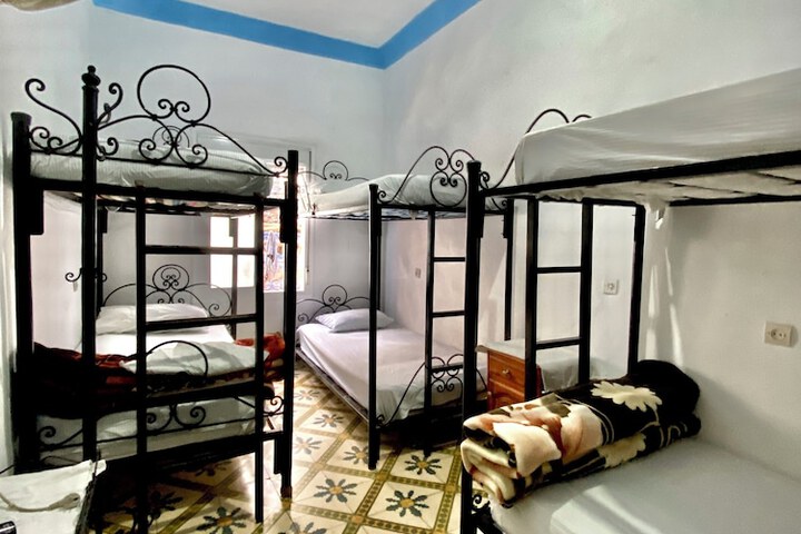 Room 10 of 32