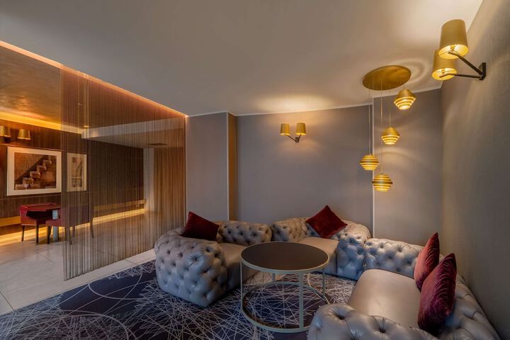 Entrance & Lobby