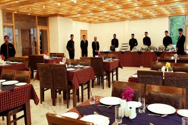 Dining 16 of 20