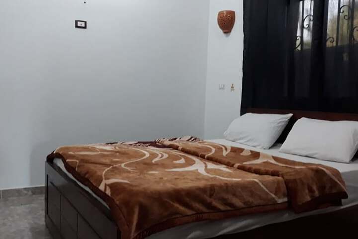 Room 6 of 83