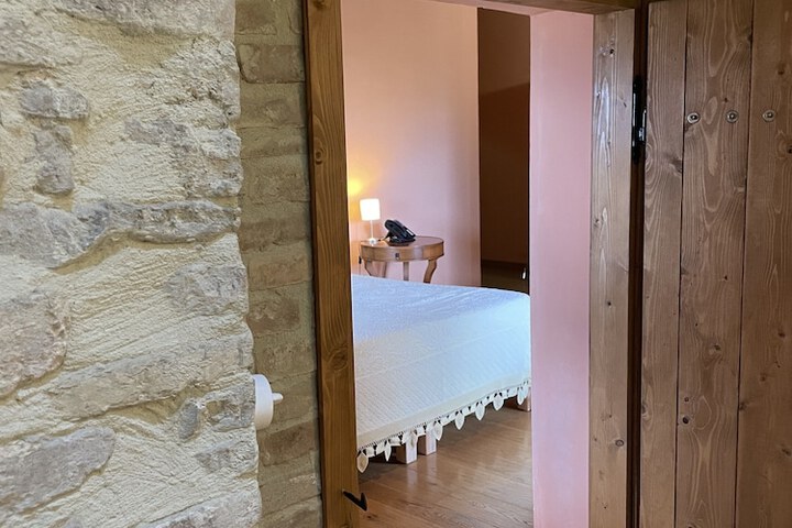 Room 51 of 300