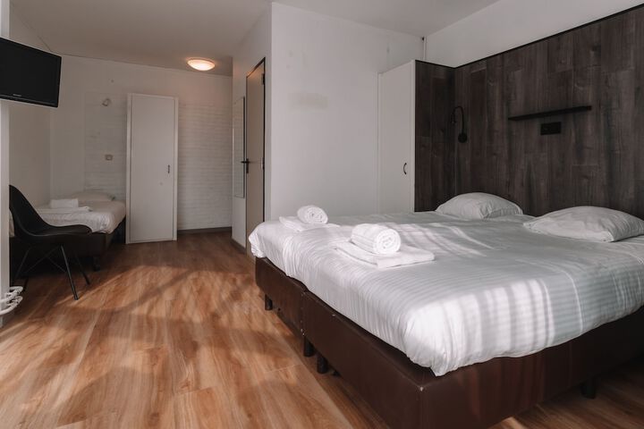 Room 3 of 22