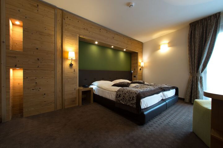 Room 9 of 75