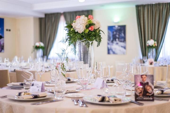 Ballroom/Hall 66 of 72