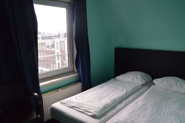 Room 10 of 50