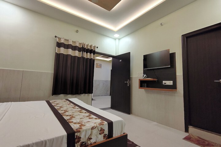 Room 50 of 76