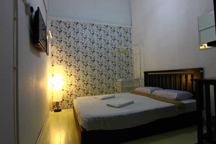 Room 12 of 76