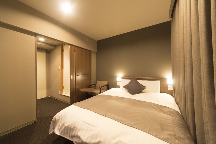 Room 10 of 104