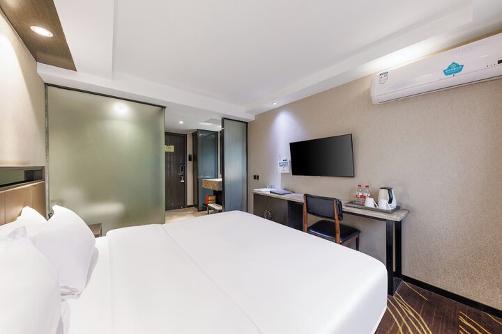 Room 30 of 53