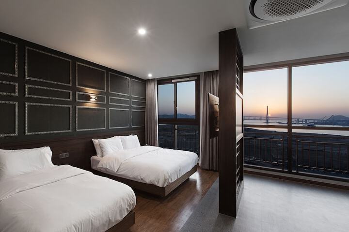 Room 34 of 54