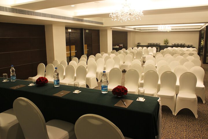 Ballroom/Hall 73 of 75