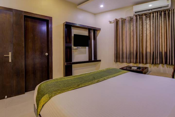 Room 8 of 38