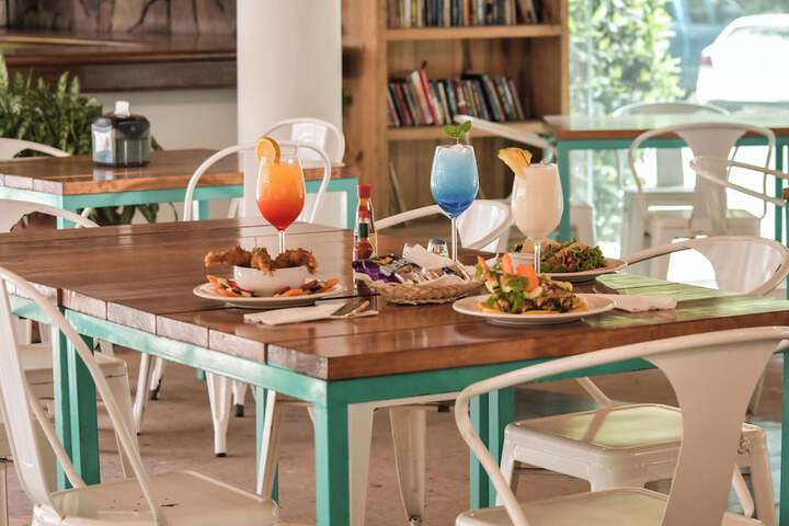 Dining 48 of 60