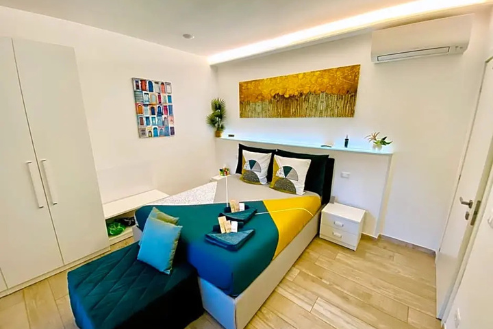 Room 5 of 14