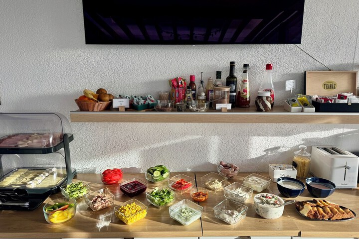 Breakfast/Coffee Service 95 of 118