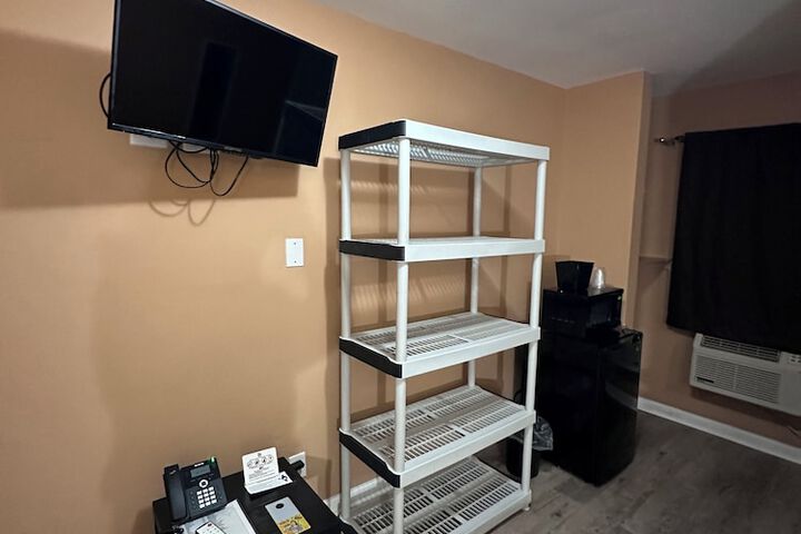 Standard Single Queen Bed (1 of 6)