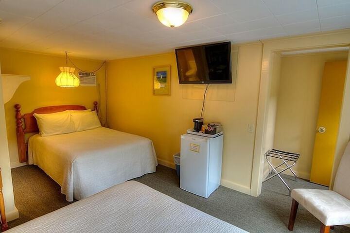 Room 9 of 32