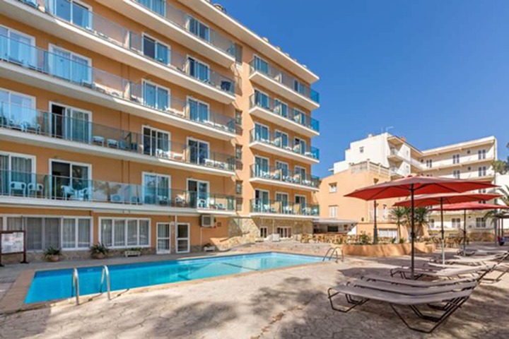 Hotel with Pool