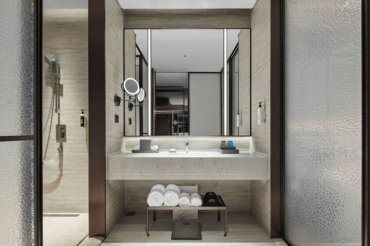 Room 21 of 38