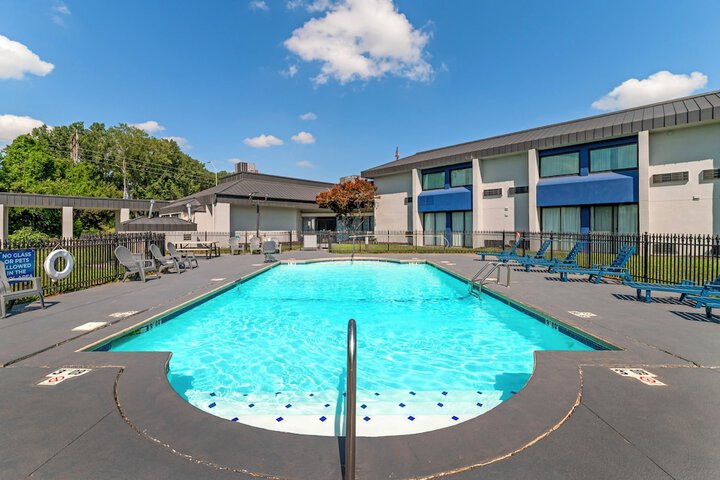 Photo of Red Lion Inn & Suites Kansas City Pool