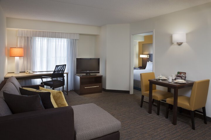Room 5 of 18