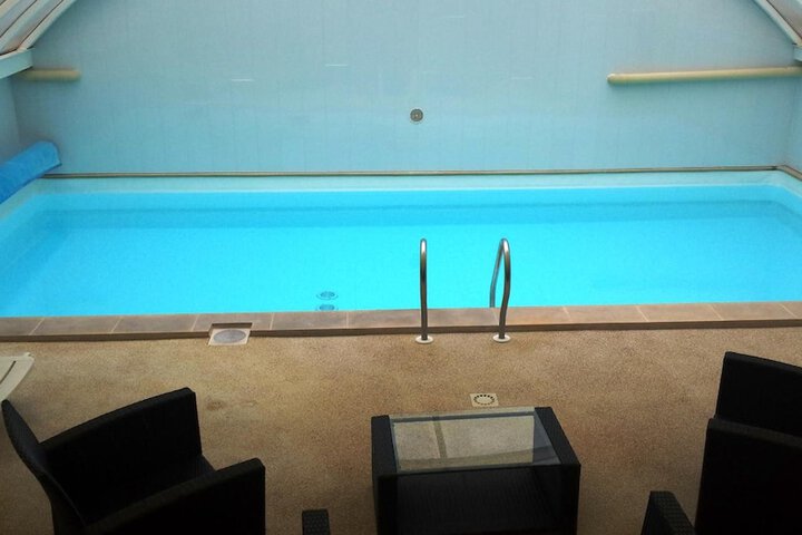Pool 35 of 52