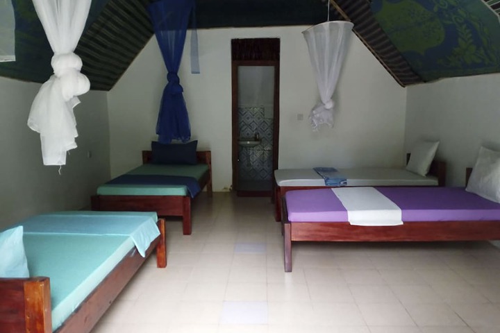 Room 10 of 80