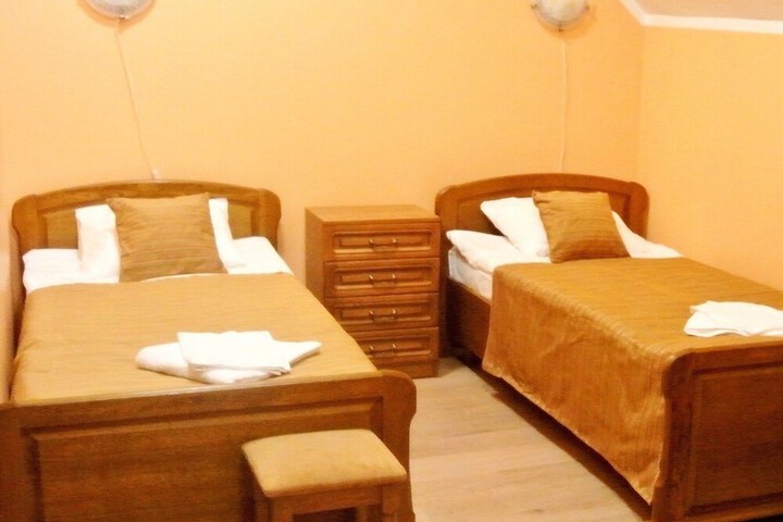 Room 9 of 34