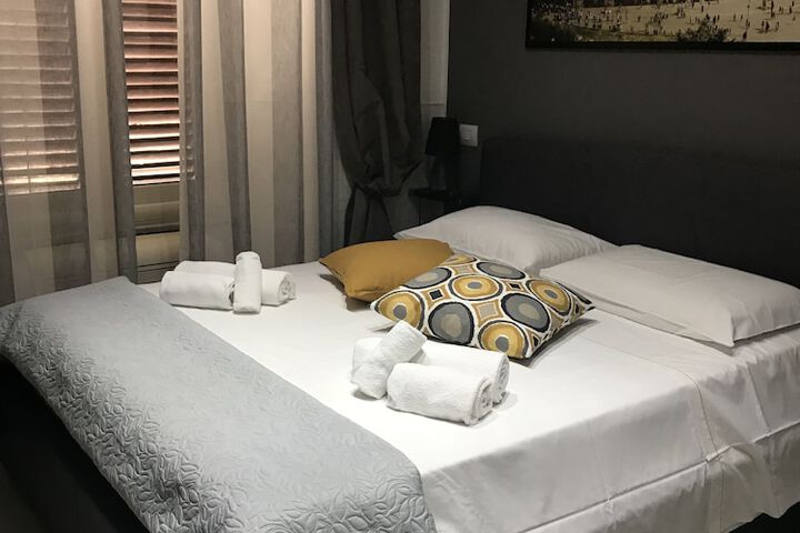 Room 12 of 32