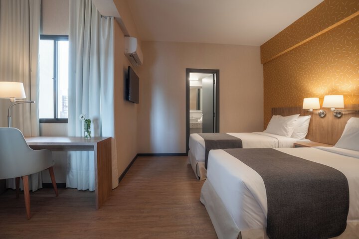 Room 9 of 40