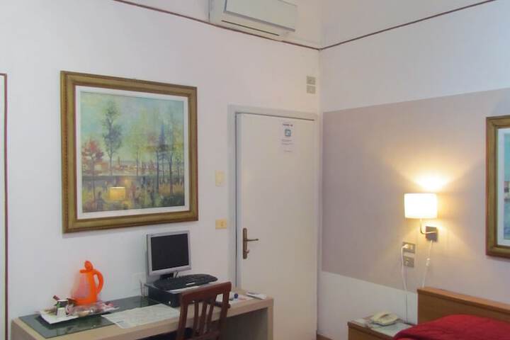 Room 30 of 61