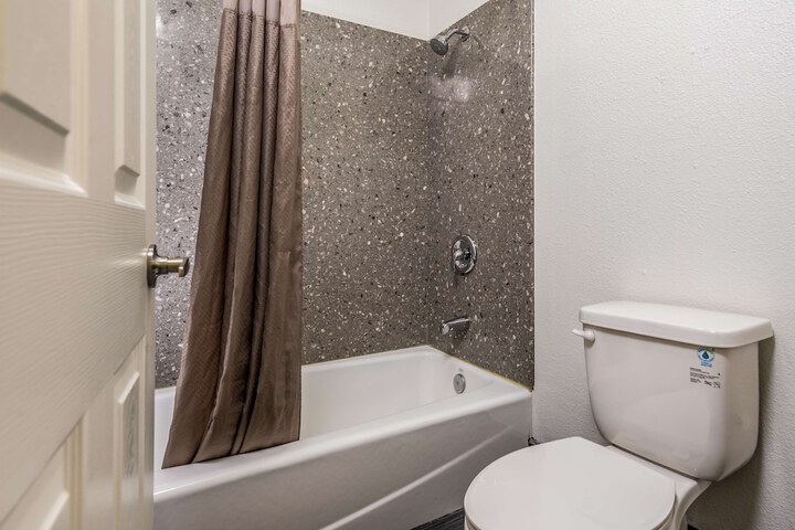 Room 16 of 27