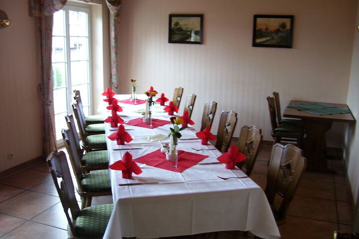 Dining 36 of 40