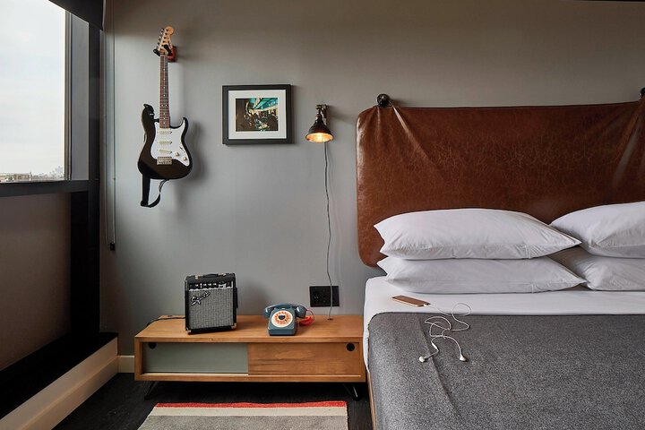 Room 12 of 37